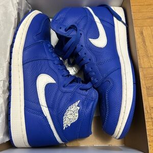 Jordan 1 Hyper Royal
